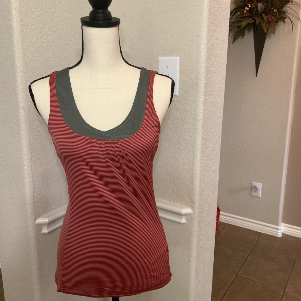 Isis activewear gray red stripe tank top  XS